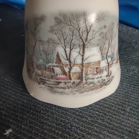 Vintage Avon 1978 bell - Picture 2 of 5